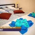 Little Americas Detroit Apartment *